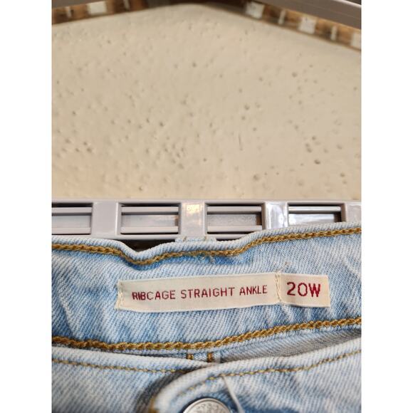 Levi's Women's Light Wash Button Fly Distressed Ribcage Straight Ankle Jeans 20W - Picture 4 of 9